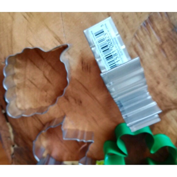 Leaf Shaped Metal Cookie Cutters Set Of 4 Baking Kitchen Resin Crafting NEW - Picture 3 of 3